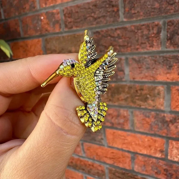 Hummingbird Gold Crystal Pin Brooch - Picture 7 of 9